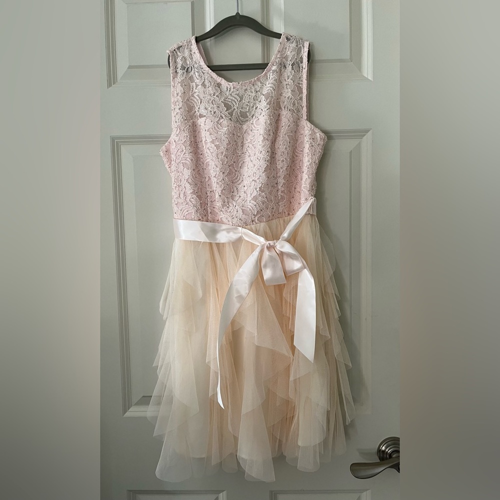 Girl’s Rare Editions Champagne Lace & Mesh sleeveless semi formal Dress size 14